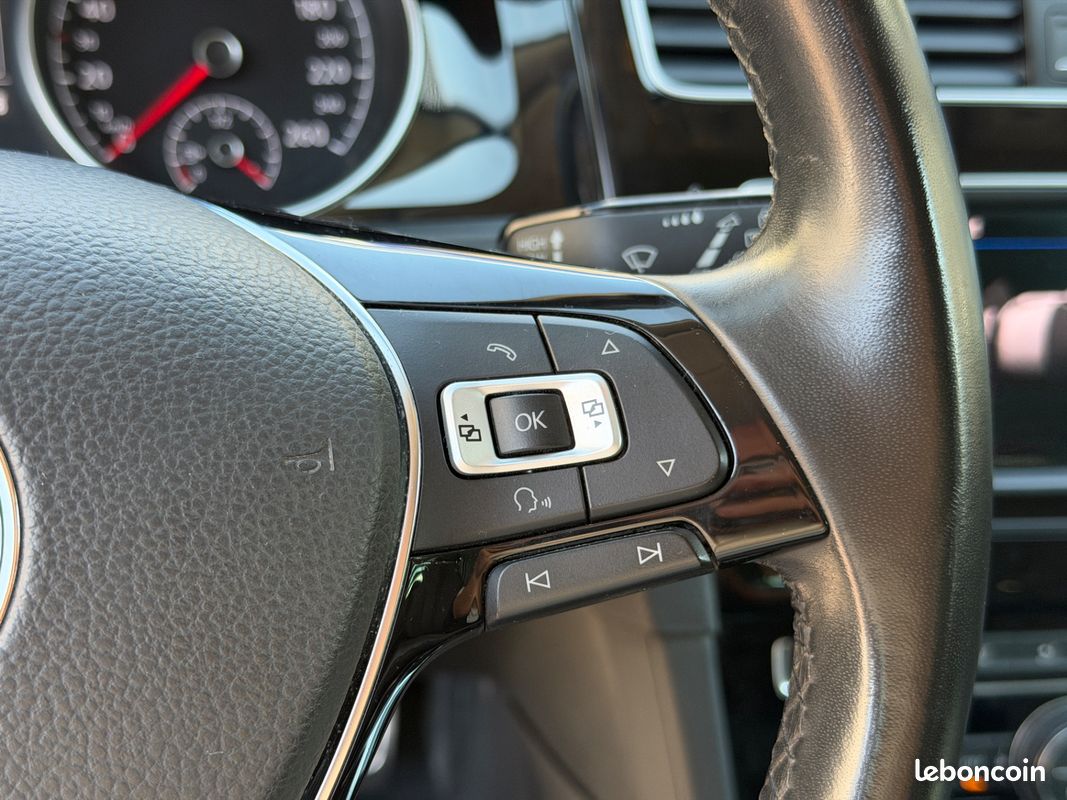 VOLKSWAGEN Golf 1.2 110ch Allstar - CarPlay - Suivi complet - Faible kilométrage (image 12)