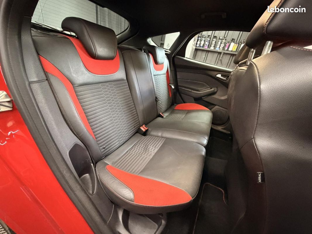 FORD FOCUS ST 2.0 SCTi EcoBoost 250 / Révisé - Pneus & Embrayage neuf (image 19)