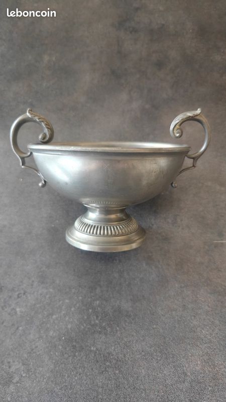 Coupes En étain Rétro/vintage - Acier 12, Fabrication Américaine, Occasion