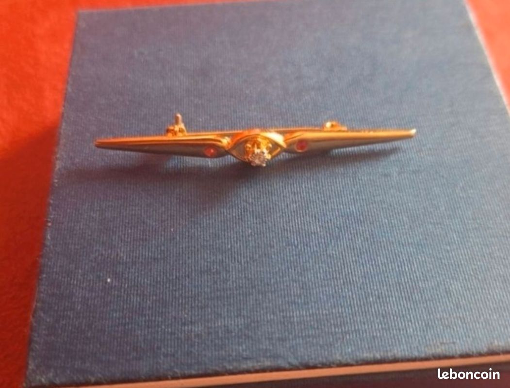 Broche fine dorée 5.5cm (image 1)