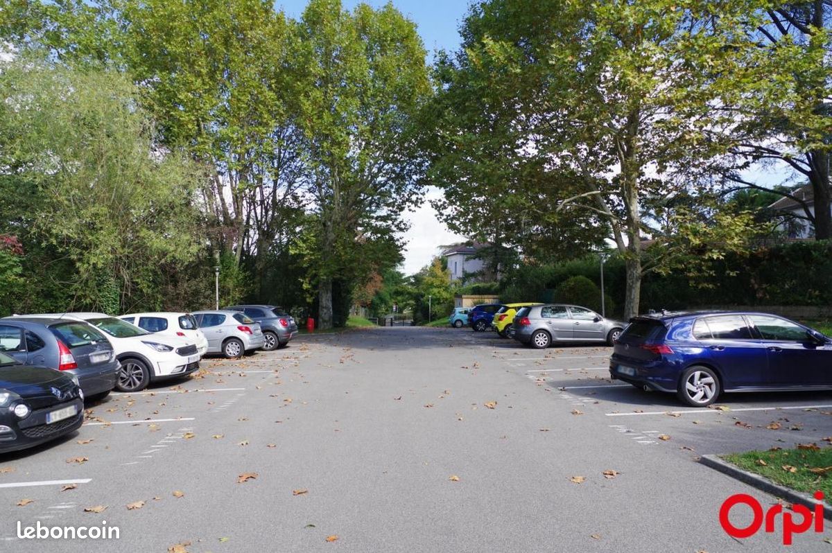 Appartement a louer tassin-la-demi-lune - 5 pièce(s) - 100 m2 - Surfyn