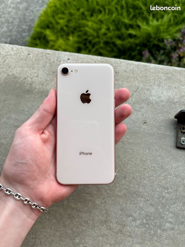 IPhone 8 rose doré (image 2)