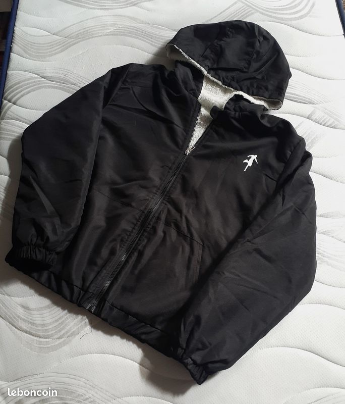 Veste a capuche neuve (garçon) Taille : 14 ans (image 1)