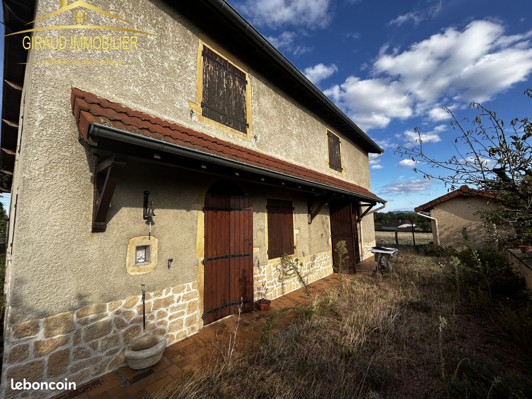 Maison 5 pièces 140 m² · à Saint-Denis-de-Cabanne · 140 m² · 155 000 €