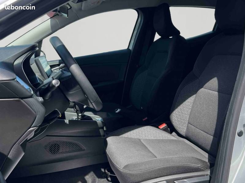 Renault Clio E-Tech 140 Business (image 16)