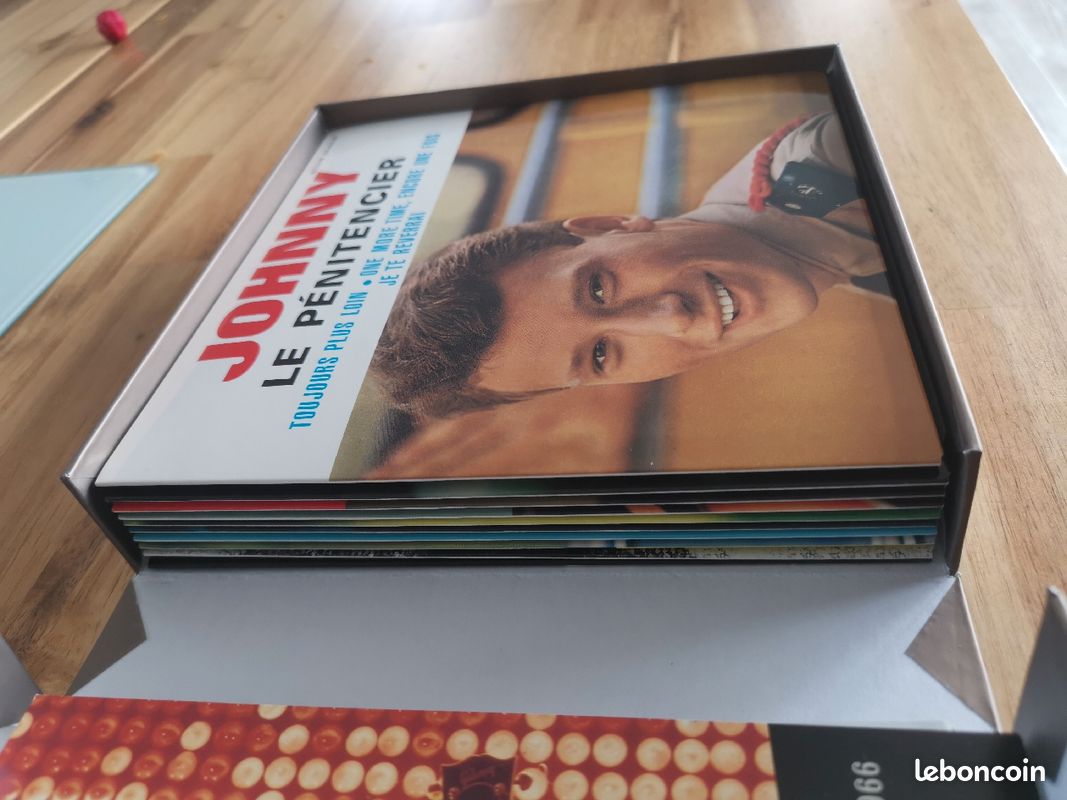 Johnny Hallyday coffret box 10 EP vinyles 45 T neuf 64-66 limitée et numérotée (image 3)