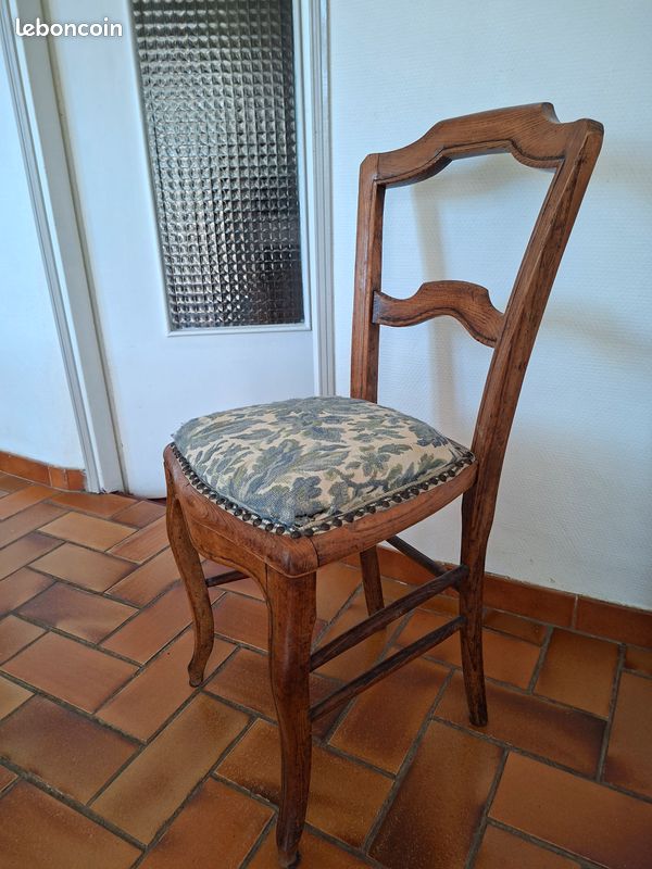 Petite chaise ancienne (image 1)