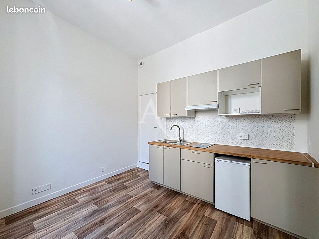 Appartement 2 pièces 28 m² · à Laval · 28 m² · 450 €