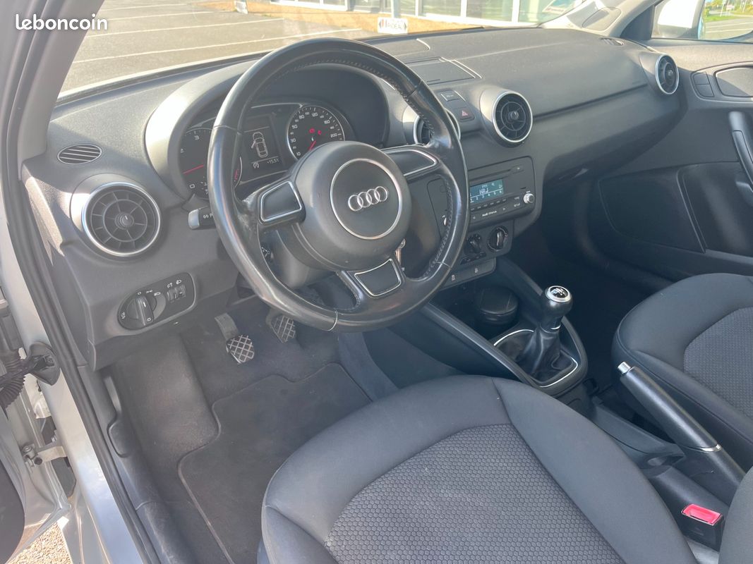 Audi a1 1.6 tdi 90 ch ambiente (image 4)