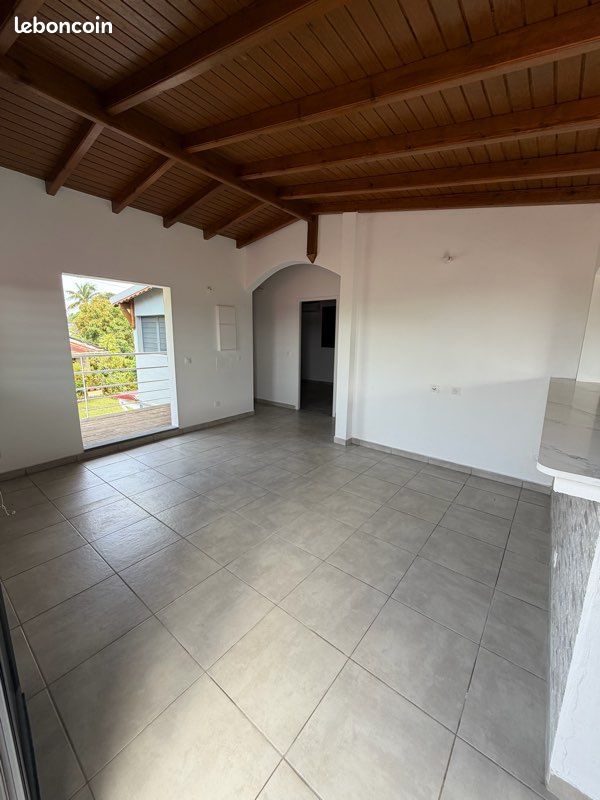 Appartement 3 pièces 75 m² · à Baie-Mahault · 75 m² · 890 €