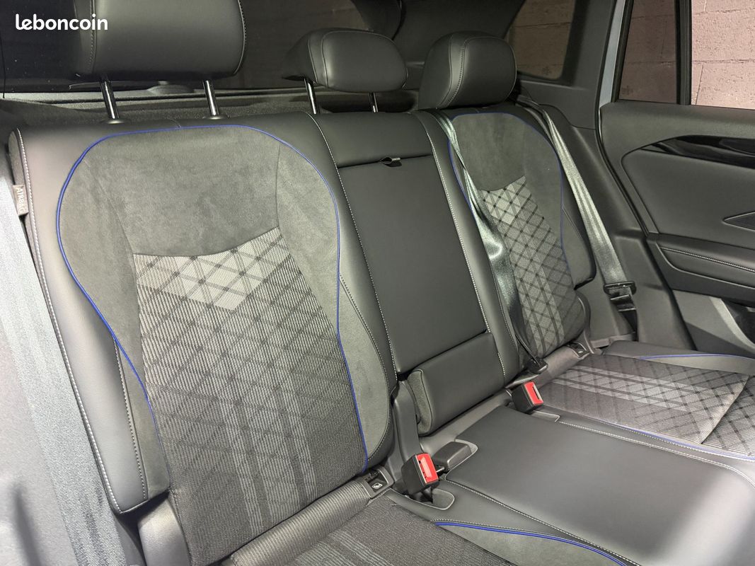 VOLKSWAGEN TIGUAN 1.5 eTSI 150ch DSG7 R-Line - Toit ouvrant / Harman Kardon / Camera 360 / Attelage (image 18)