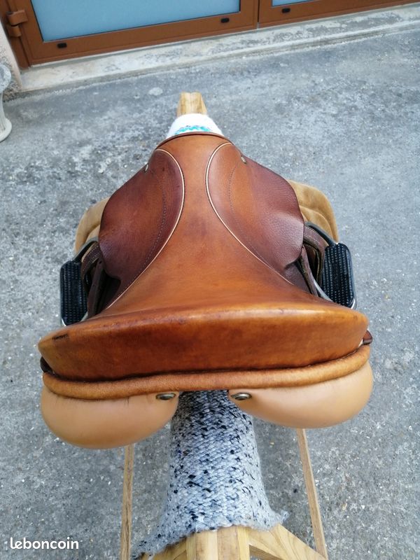 Selle De Course En Cuir 18" Avec étriers Et Cuirs - Traditionnelle - UK