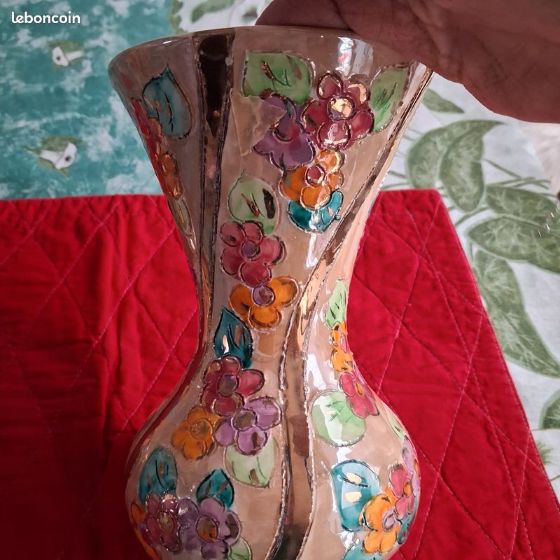 Paire de vases vintage Vallauris – Céramique florale & dorures (20 cm) années 50 (image 7)
