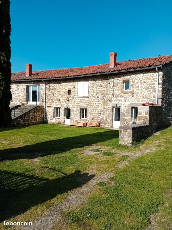 Maison 8 pièces 260 m² · à Saint-Pal-de-Chalencon · 260 m² · 160 000 €