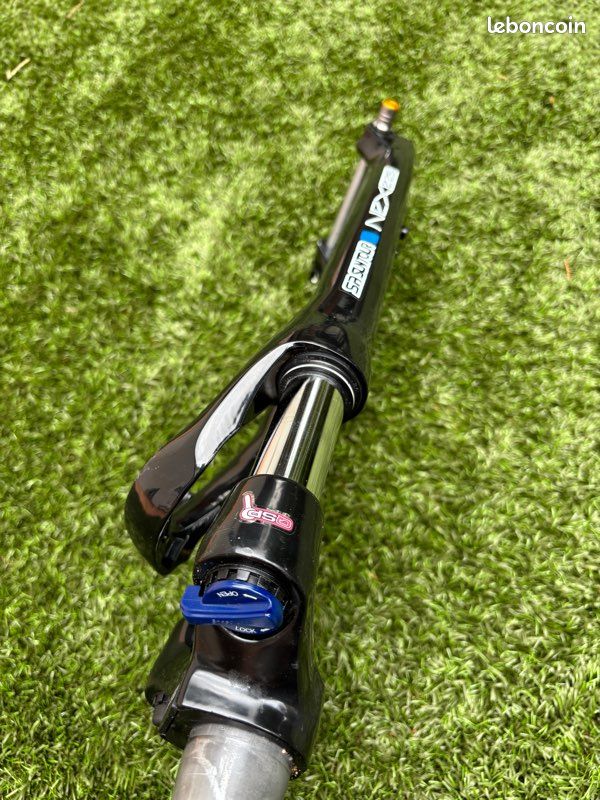 Fourche SR Suntour Nex E25 HLO DS, 50mm, Pivot 1 1/8 - 1 1/2, Pour Vélo Randonnée 28"