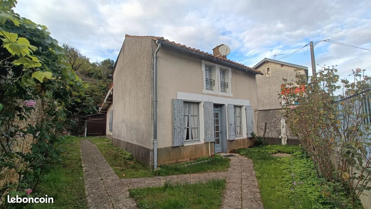Maison 6 pièces 77 m² · à Latillé · 77 m² · 75 000 €