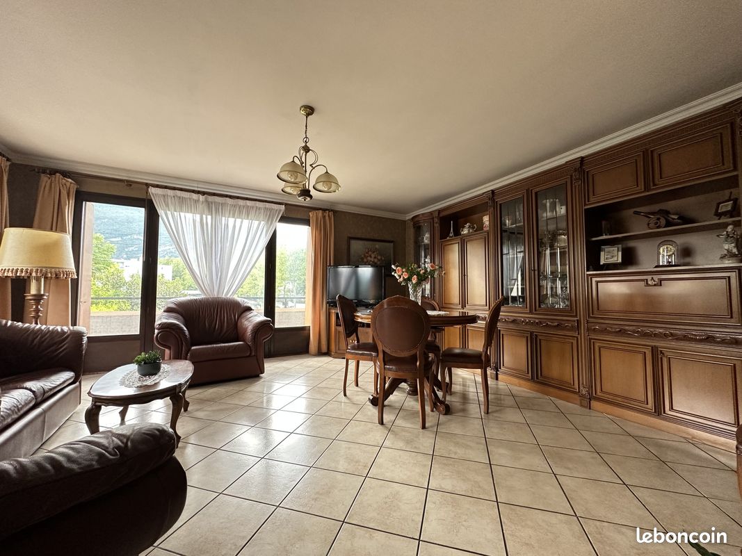Appartement 5 pièces 155 m² · à Fontaine · 155 m² · 249 000 €