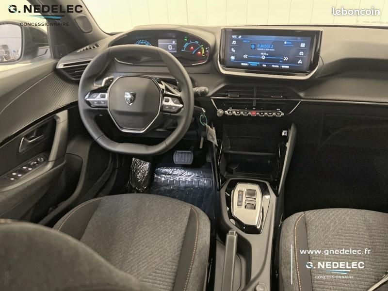 Peugeot 2008 1.2 Hybrid 110ch Style e-DCS6 (image 8)