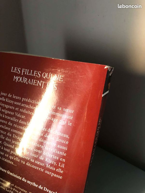 Livre "Les filles qui ne mouraient pas" de Kiran Millwood Hargrave (image 8)