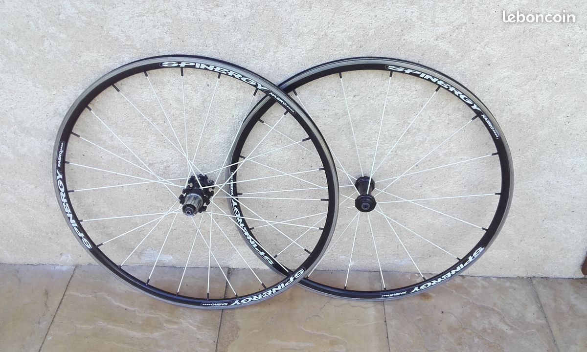 Paire Roues course Spinergy Xaero Lite 1580gr pour patins et pneus 