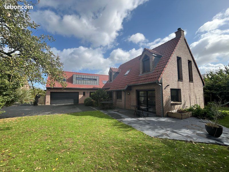 Maison 6 pièces 215 m² · à Lesquin · 215 m² · 720 000 €