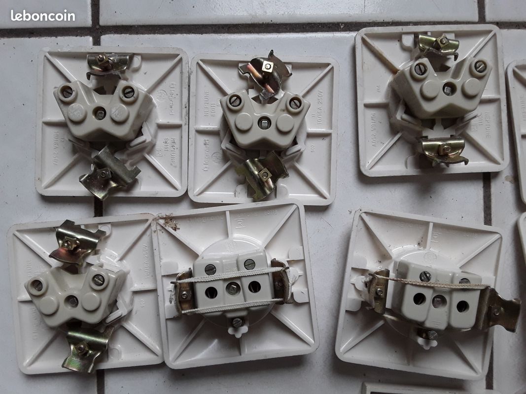 Prises De Courant Vintage En Nylon TECHNYL - Années 60, Comme Neuves