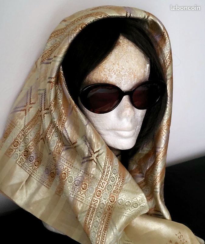 Grand foulard beige motif ethnique berbère en coton satiné 88X88