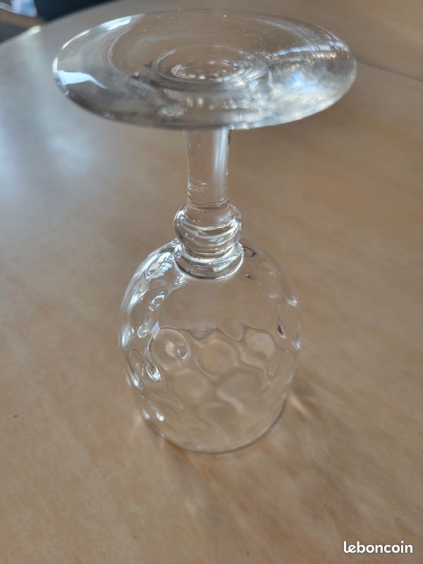 Petit verre à liqueur vintage, à pois incrémentés, à pied (image 2)