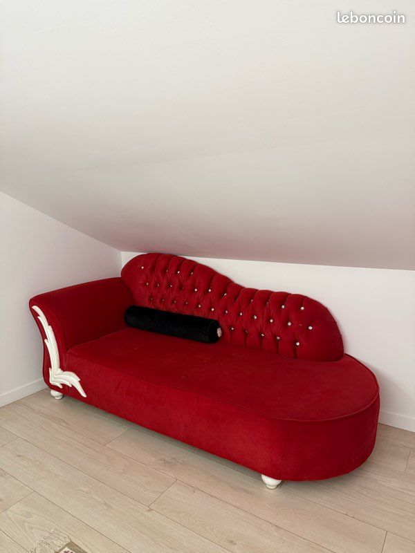 Canapé méridienne rouge capitonné style baroque (image 2)