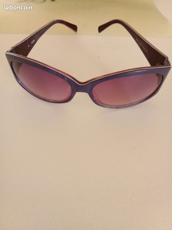 Lunette de soleil Guess (image 1)