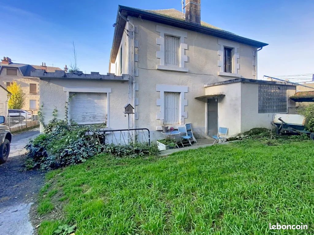 Maison 12 pièces 275 m² · à Treignac · 275 m² · 39 500 €