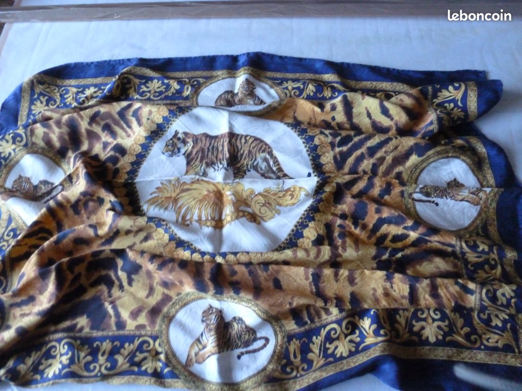 Foulard (image 1)