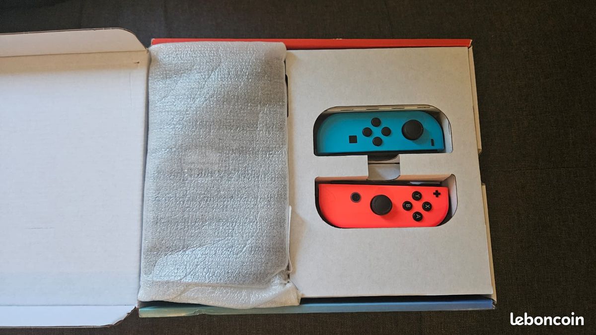 🎮 Nintendo Switch – Très bon état + accessoires + support Zelda 🎮 (image 3)