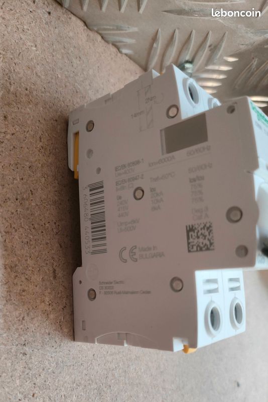 Disjoncteur Miniature Schneider Acti9 IC60N - 2 Pôles, 25 A, Courbe C, Montage Rail DIN