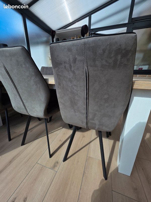 Lot de chaises (image 1)