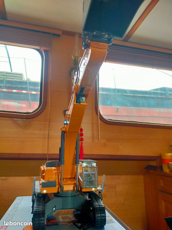Siku Pelleteuse Télécommandée Liebherr R980 SME – Échelle 1:32, Métal, 2,5 Kg, Multifonctions, Jaune – Dès 3 Ans