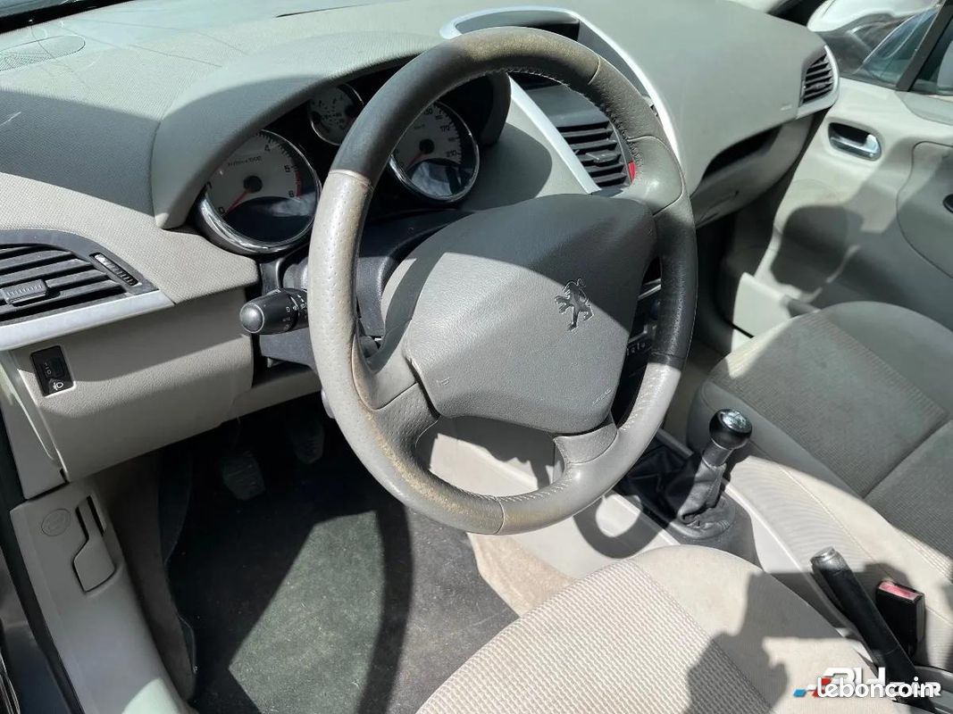 Peugeot 207 1.4 HDI 70 ACTIVE (image 8)