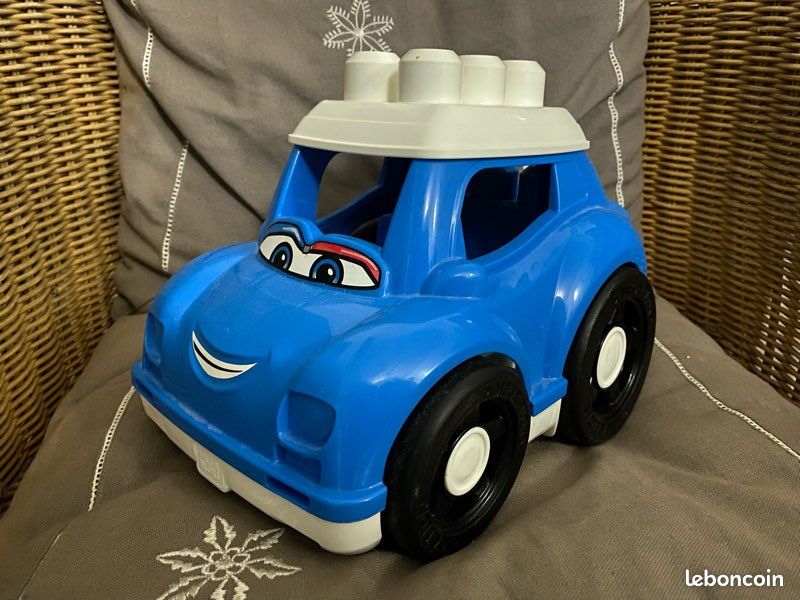 Véhicule de police mega block (image 1)