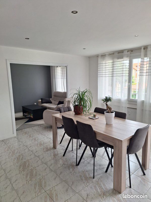 Appartement 7 pièces 90 m² · à Le Coteau · 90 m² · 840 €