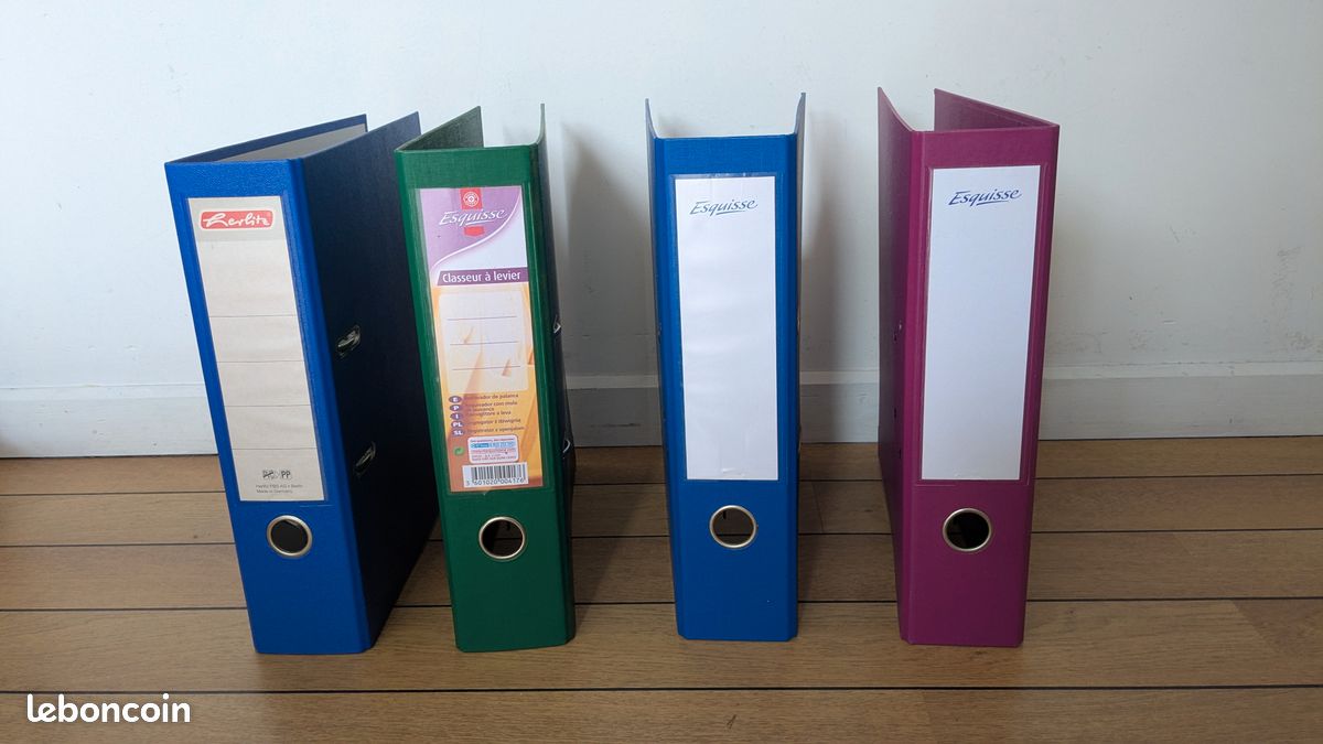 Lot de 4 gros classeurs (image 1)