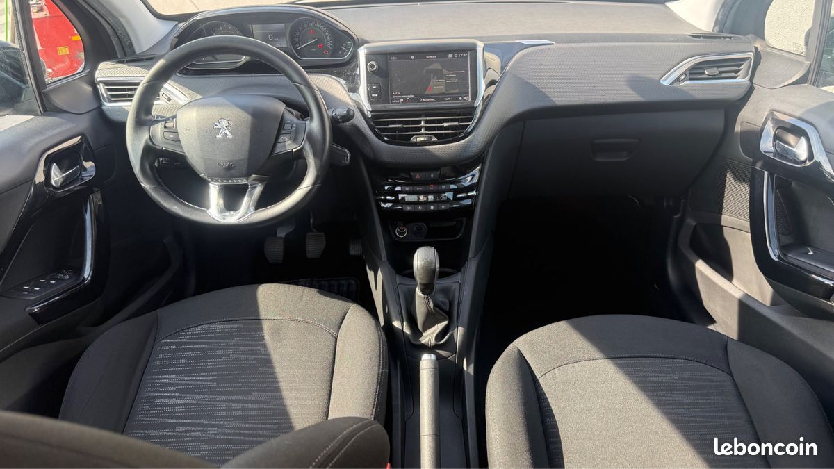 Peugeot 208 1.2 pure tech 82 allure 2018 (image 7)