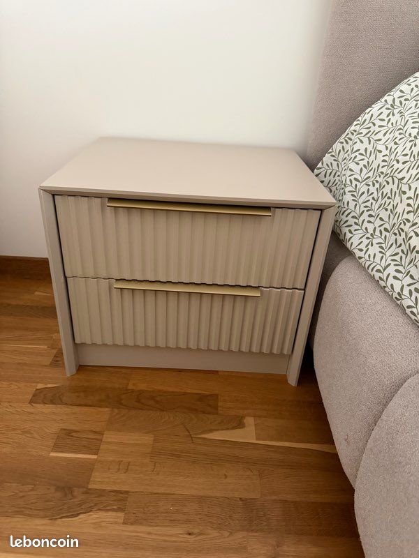 Table de chevet (image 1)