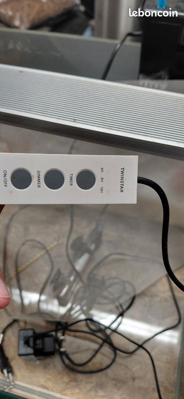 Vends aquarium cube equipé (image 3)