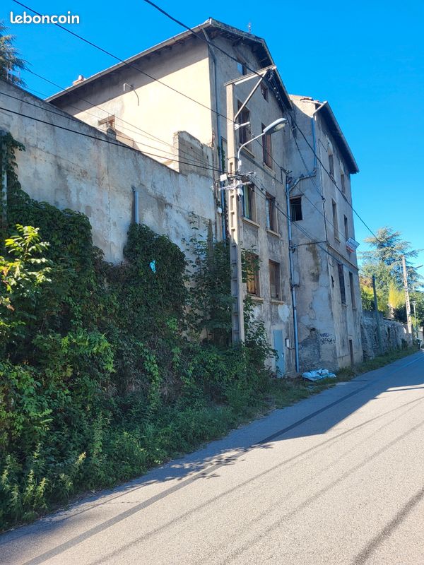 Maison 12 pièces 250 m² · à Saint-Étienne · 250 m² · 137 000 €