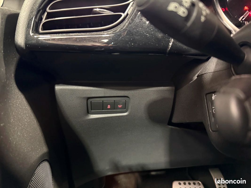 DS DS 3 1.2 110 cv Sport Chic / BOITE AUTOMATIQUE / DISTRIBUTION OK / SIÈGES CHAUFFANTS / BLUETOOTH (image 28)