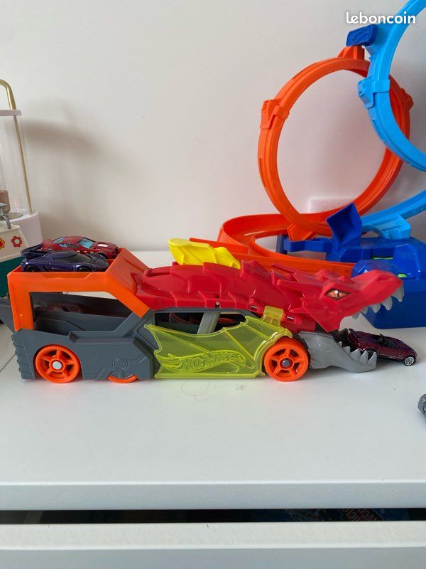 Lo Hot Wheels maxi looping transporteur requin qui avale et transporteur dragon (image 3)