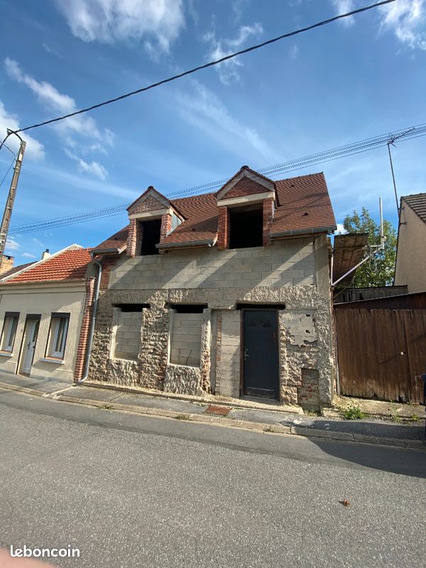 Maison 5 pièces 160 m² · à Tricot · 160 m² · 107 000 €