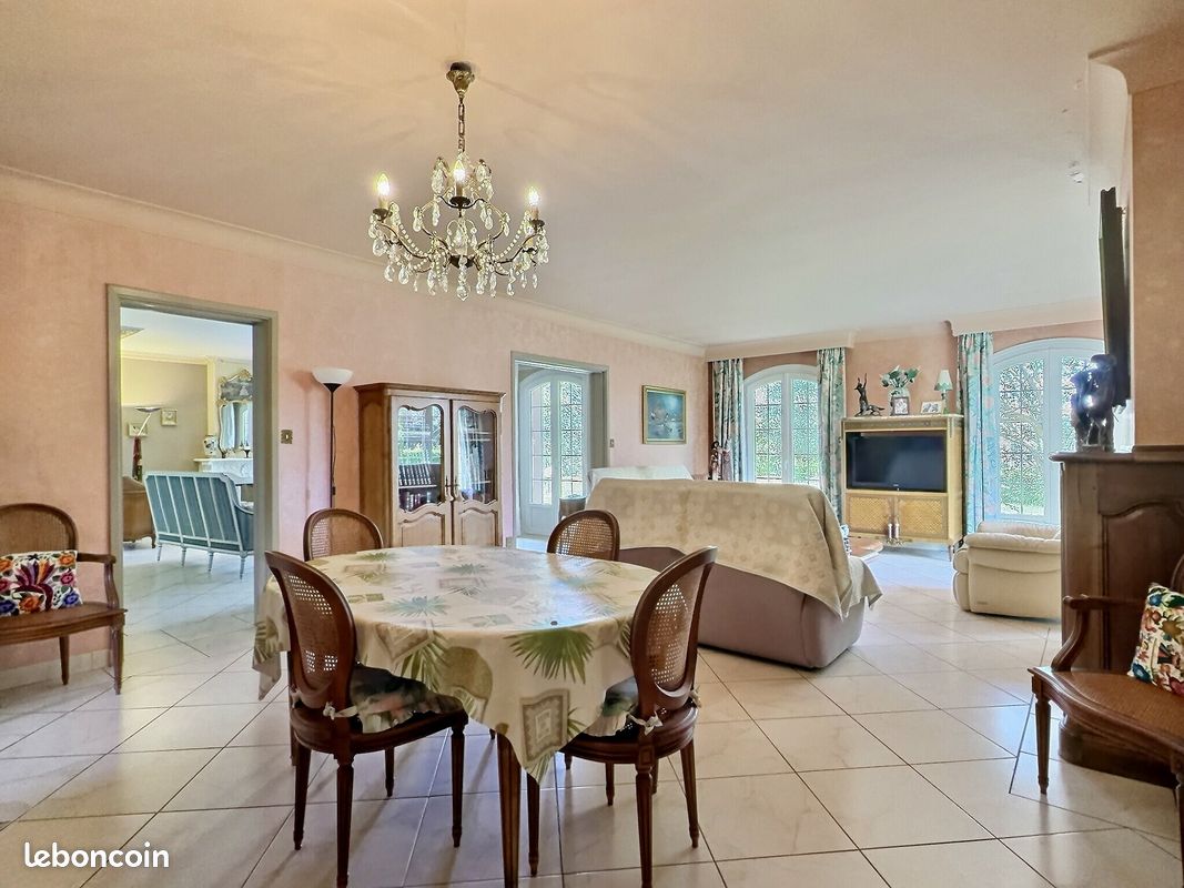 Propriété 5 pièces 175 m² (image 14)