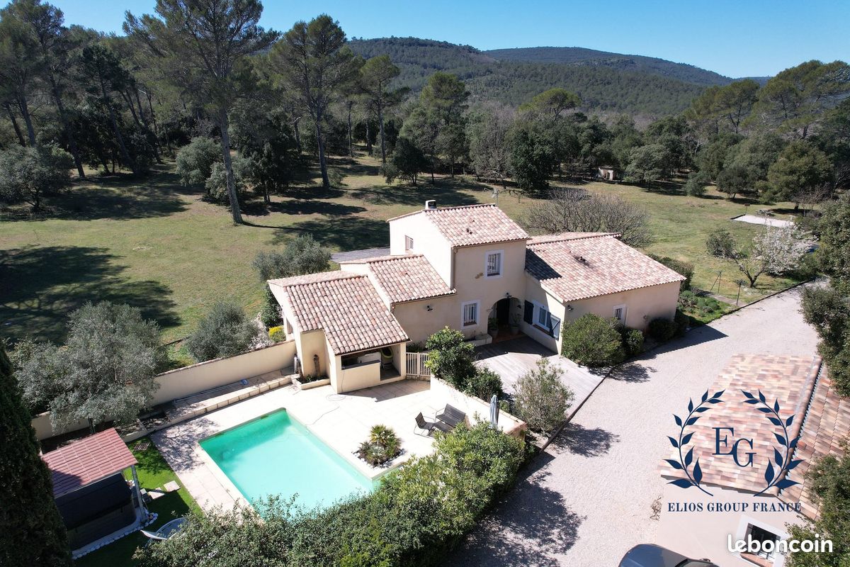 Maison 6 pièces 260 m² · à Besse-sur-Issole · 260 m² · 889 000 €