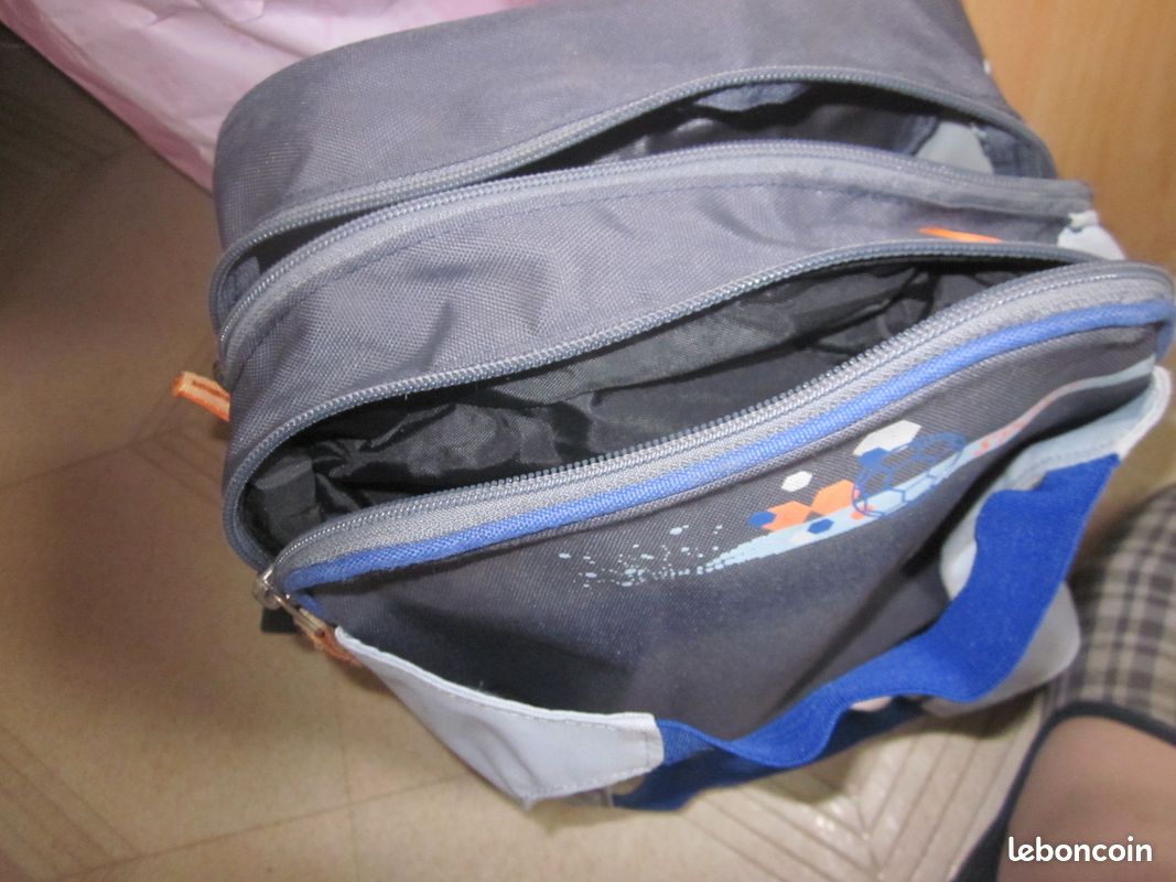 Sac à dos bleu et gris (image 3)